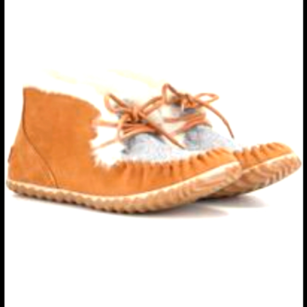 *BNWT* Sorel Out n About mocs